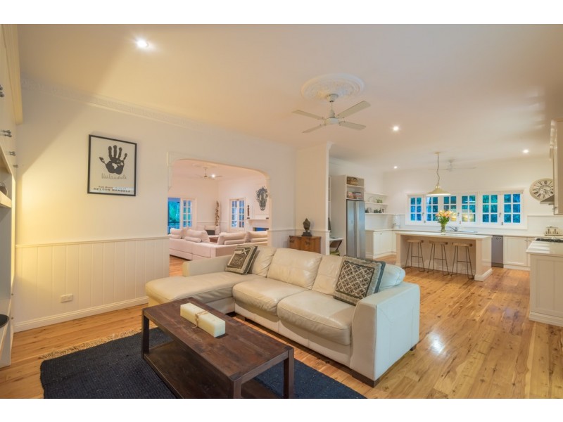 37 Kimbah Ct, Cooroibah QLD 4565