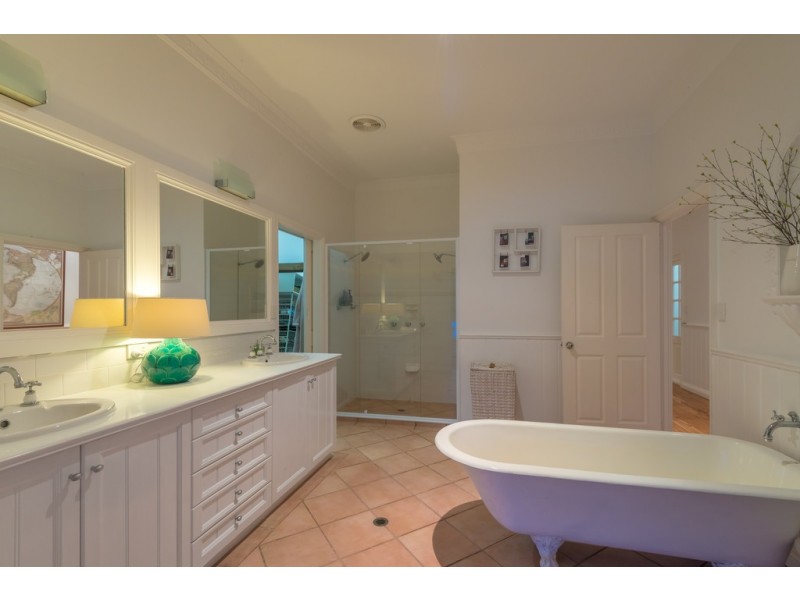 37 Kimbah Ct, Cooroibah QLD 4565