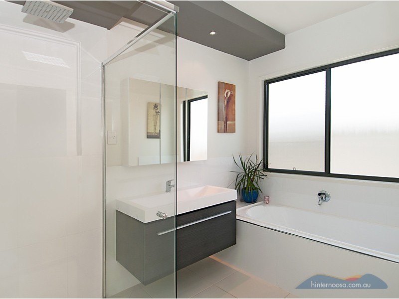 8 Straker Dr, Cooroy QLD 4563