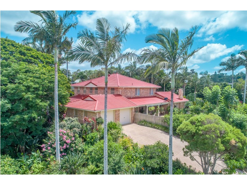 1 Falcon Cres, Cooroy QLD 4563
