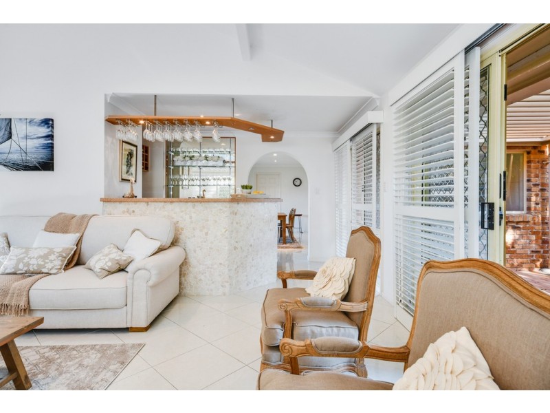 1 Falcon Cres, Cooroy QLD 4563