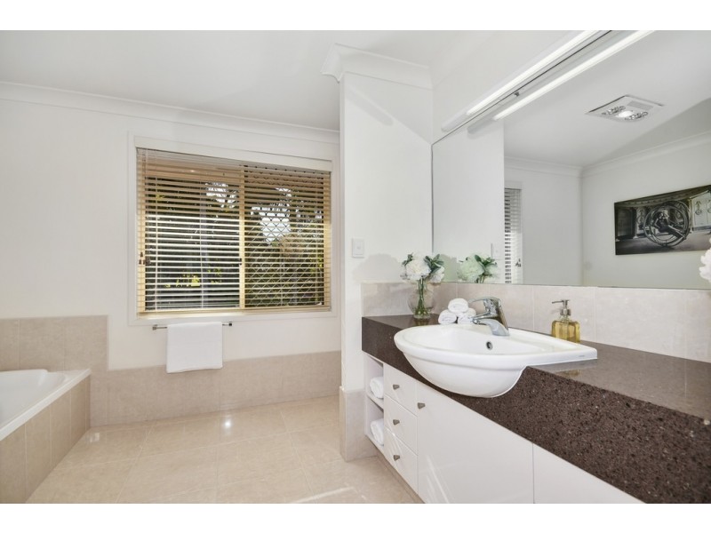 1 Falcon Cres, Cooroy QLD 4563