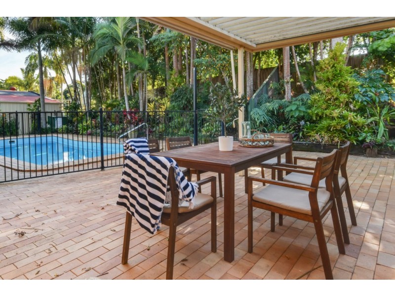 1 Falcon Cres, Cooroy QLD 4563