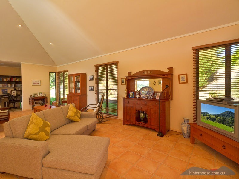 74 Binalong Rd, Pomona QLD 4568