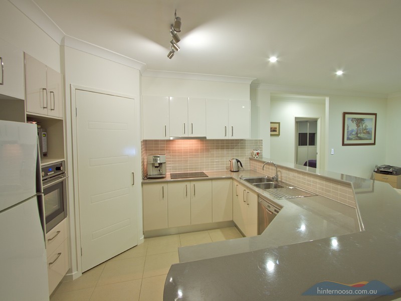 9 Pinbarren Ct, Cooroy QLD 4563