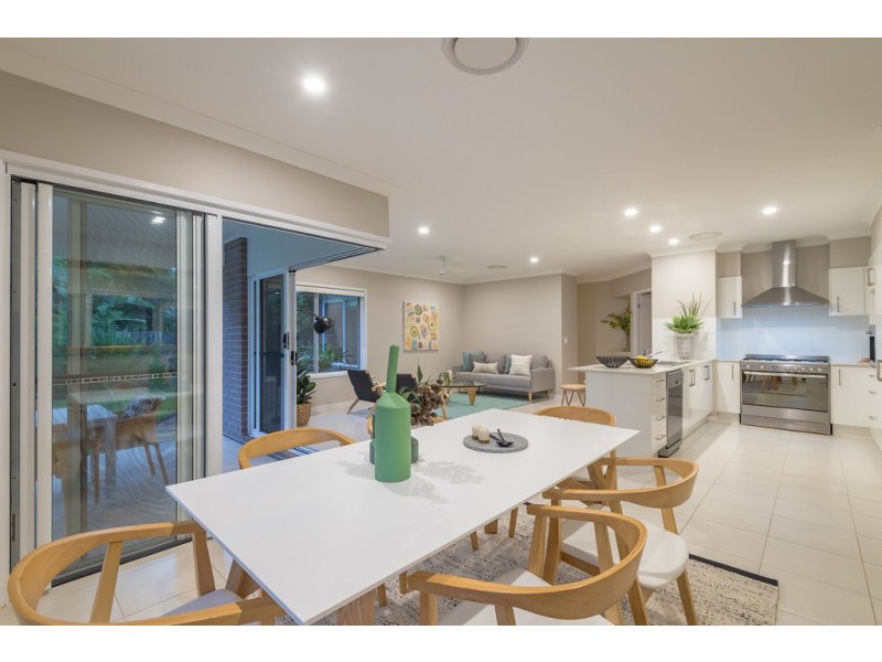 18 Prospect Place, Cooroy QLD 4563