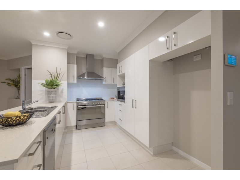 18 Prospect Place, Cooroy QLD 4563