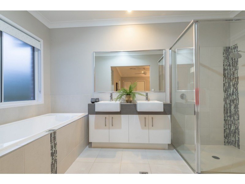 18 Prospect Place, Cooroy QLD 4563