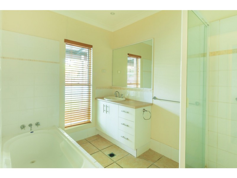 7 Lake Entrance Boulevard, Noosaville QLD 4566