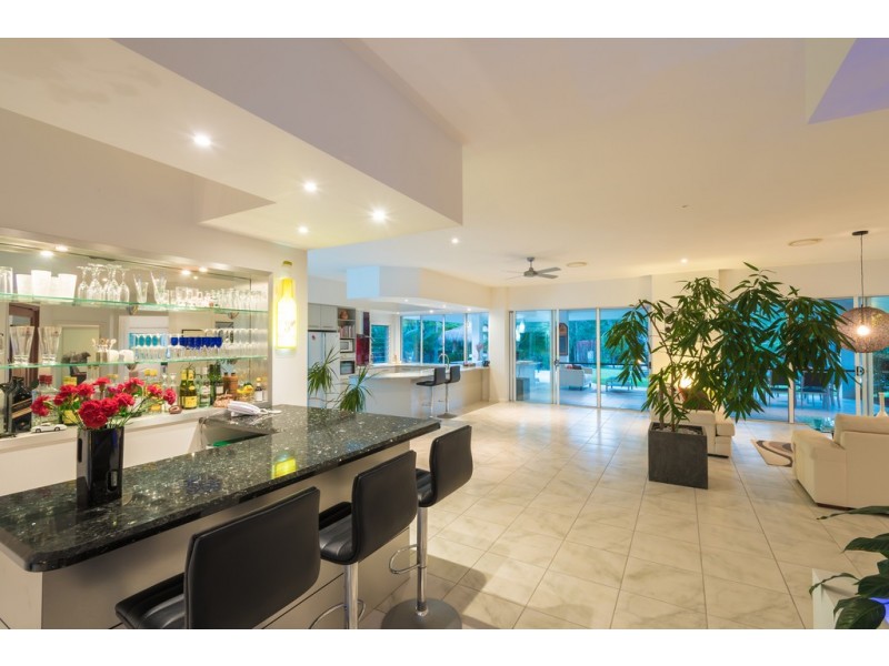 254 Illoura Place, Cooroibah QLD 4565