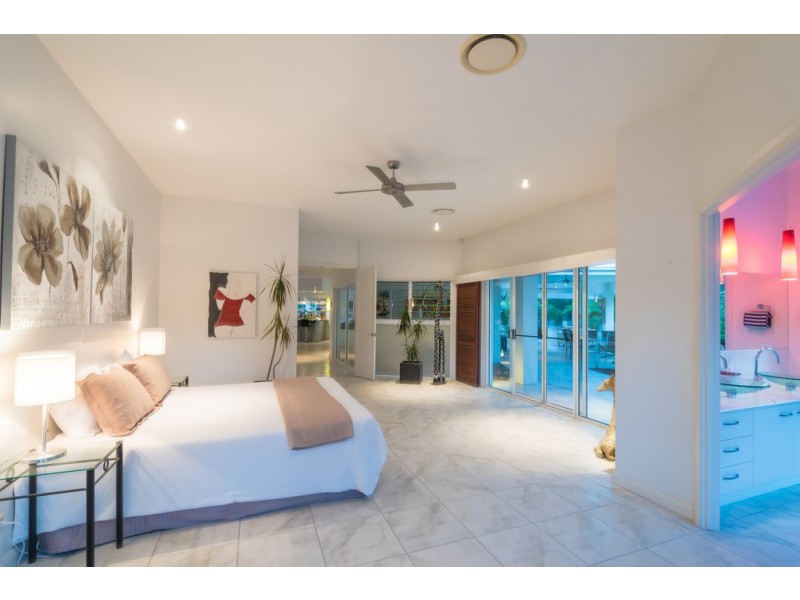 254 Illoura Place, Cooroibah QLD 4565