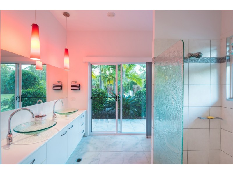 254 Illoura Place, Cooroibah QLD 4565