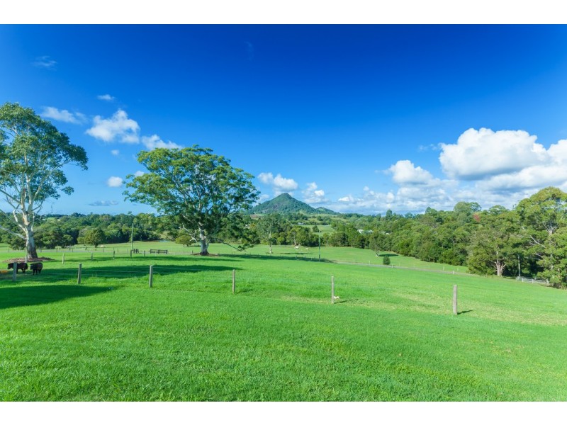 119 Cooroy Mountain Rd, Lake Macdonald QLD 4563