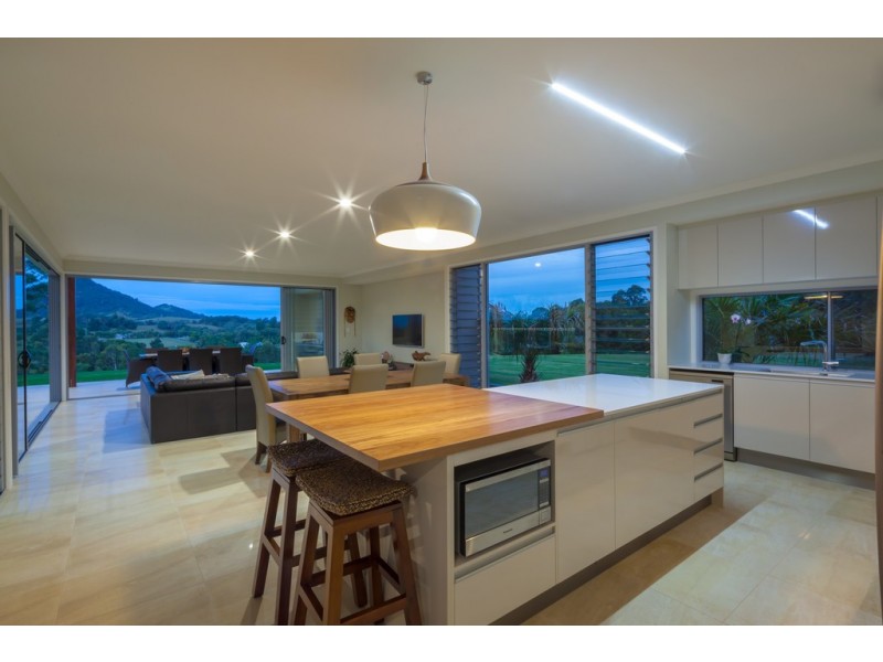 119 Cooroy Mountain Rd, Lake Macdonald QLD 4563