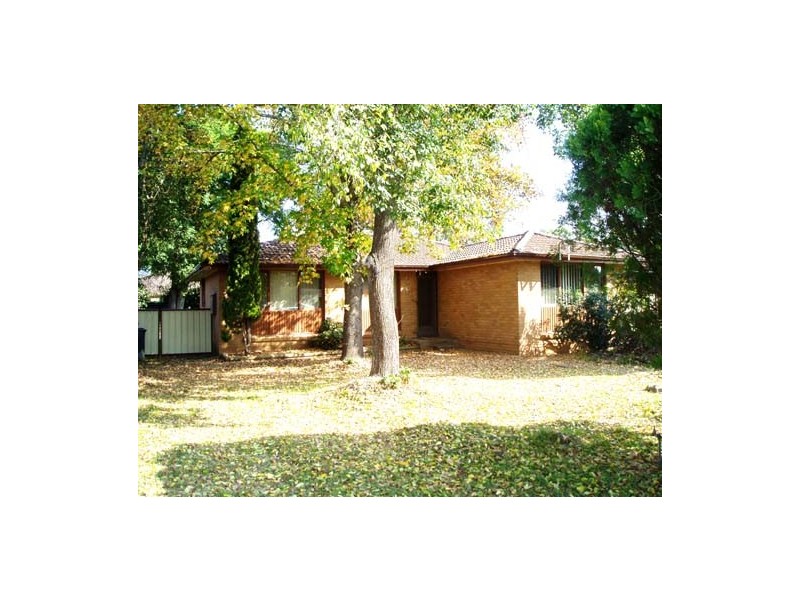 18 CATCHPOLE AVENUE, Richmond NSW 2753