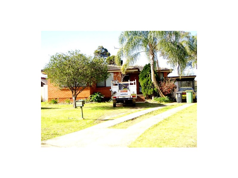 15 CUNNINGHAM PL, South Windsor NSW 2756