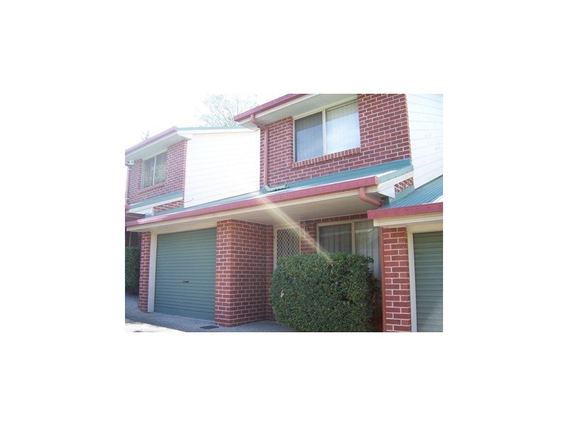 27 Fenton St, Fairfield QLD 4103