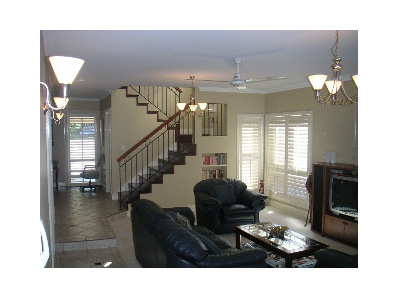 80 King Arthur Terrace, Tennyson QLD 4105