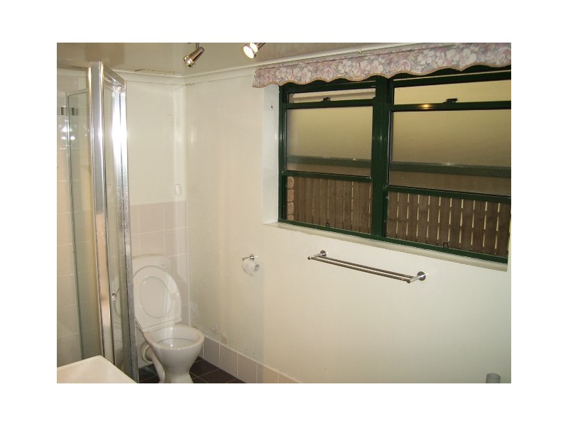 8B Yardley Avenue, Ashgrove QLD 4060