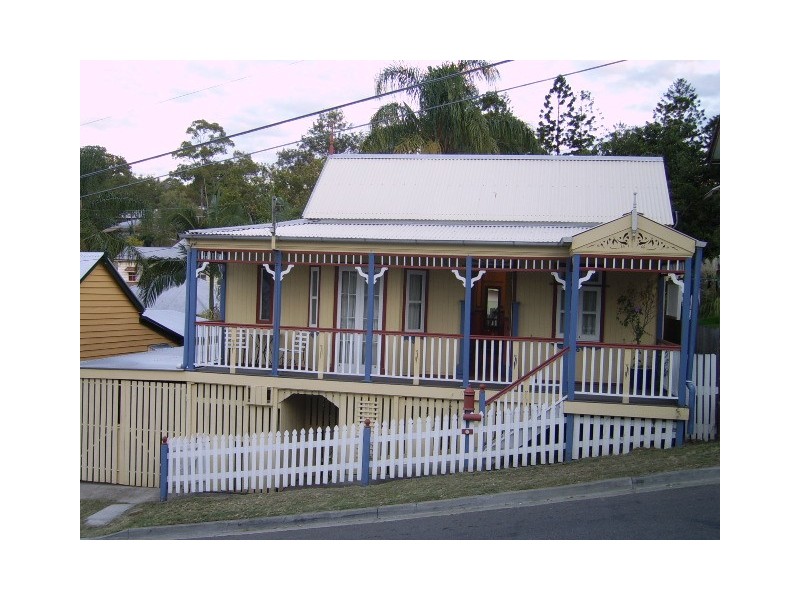 17 Vale Street, Red Hill QLD 4059