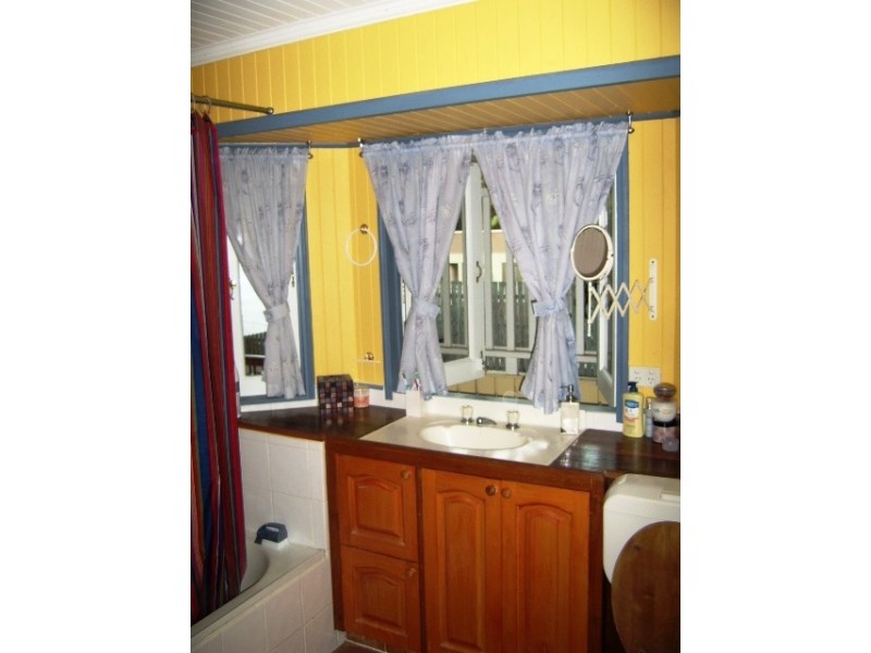 17 Vale Street, Red Hill QLD 4059