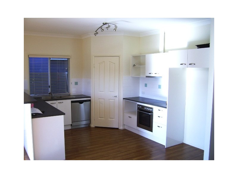 82 DENGATE LANE, St Lucia QLD 4067