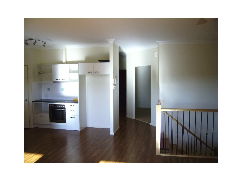 82 DENGATE LANE, St Lucia QLD 4067