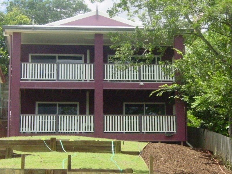 82 DENGATE LANE, St Lucia QLD 4067