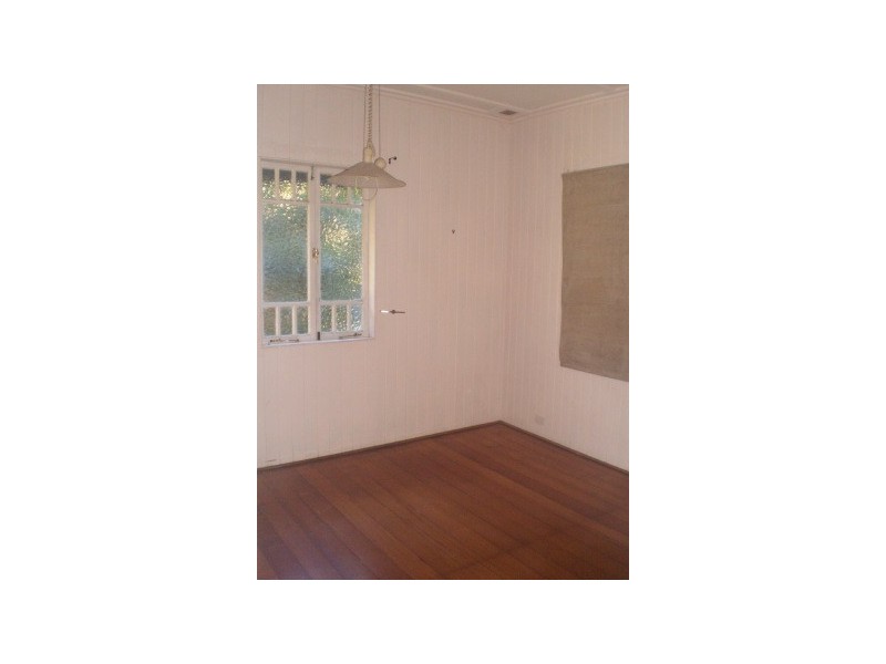 32 Longfellow Street, Norman Park QLD 4170