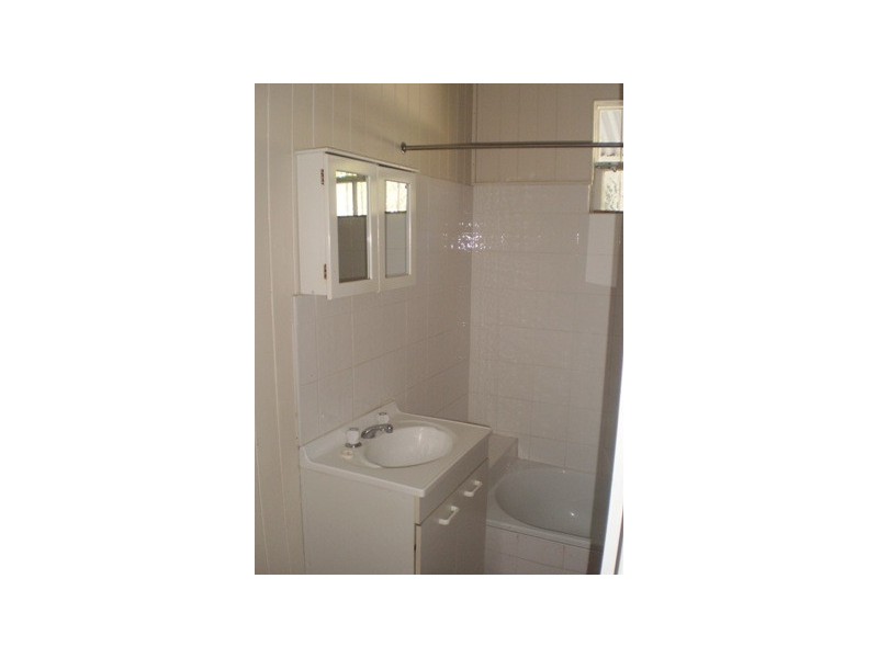 32 Longfellow Street, Norman Park QLD 4170