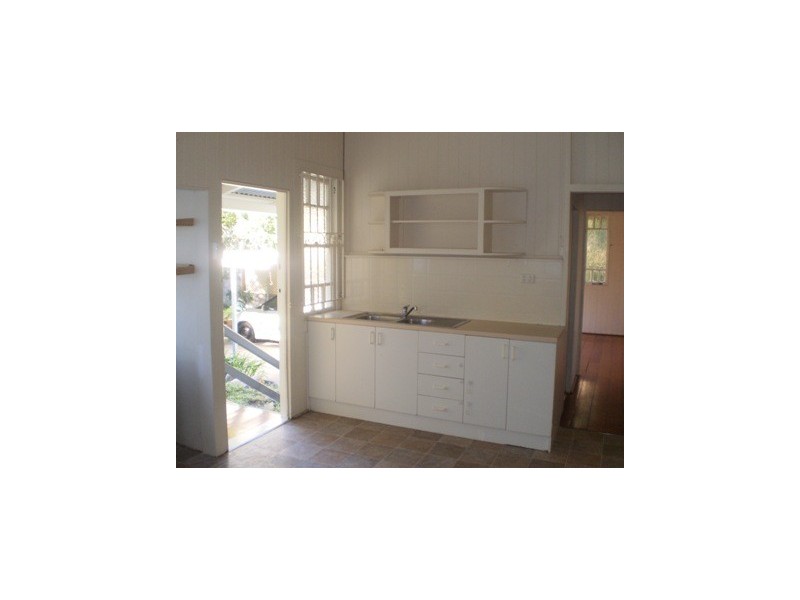 32 Longfellow Street, Norman Park QLD 4170