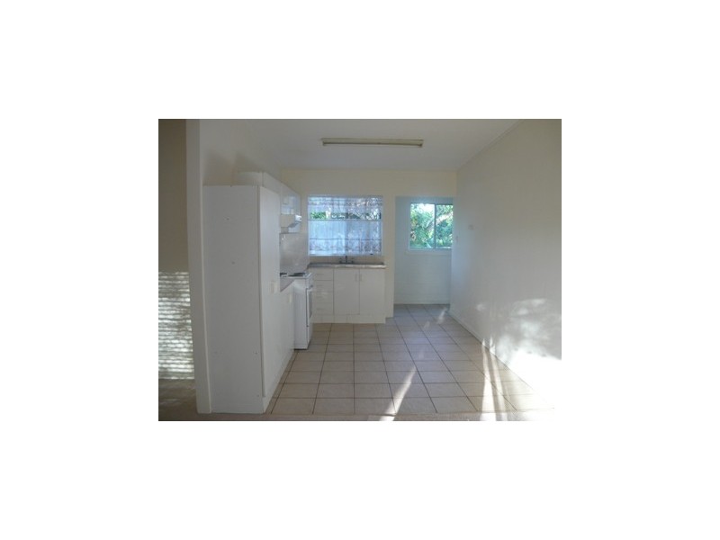 59 Kumbari Avenue, Southport QLD 4215