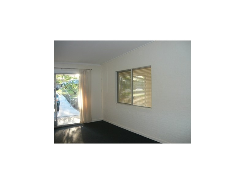 59 Kumbari Avenue, Southport QLD 4215