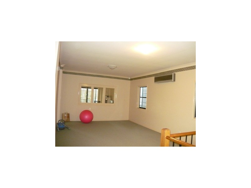 78 DENGATE LANE, St Lucia QLD 4067