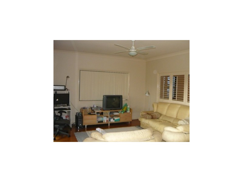 78 DENGATE LANE, St Lucia QLD 4067