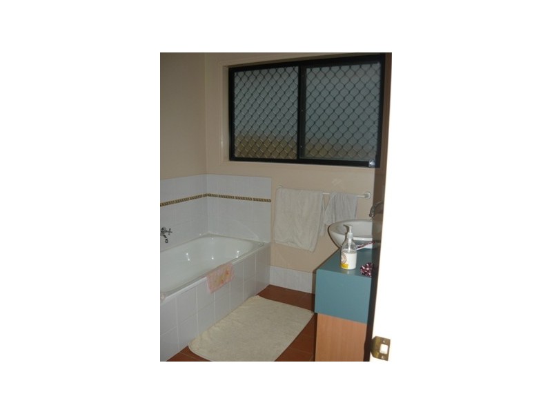 78 DENGATE LANE, St Lucia QLD 4067