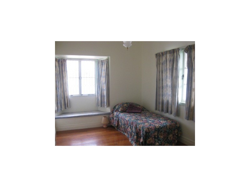 42 Bramston Terrace, Herston QLD 4006