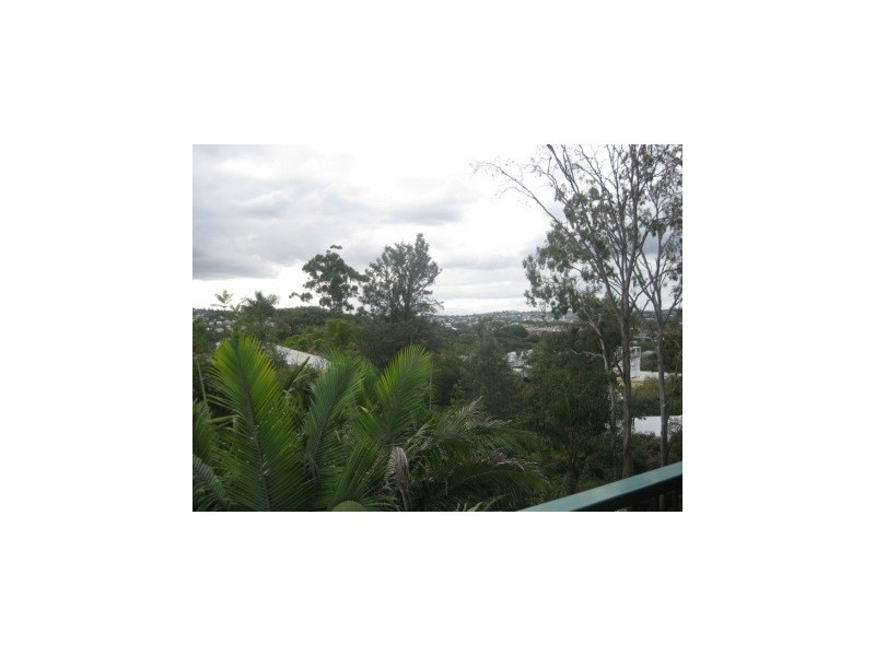 42 Bramston Terrace, Herston QLD 4006