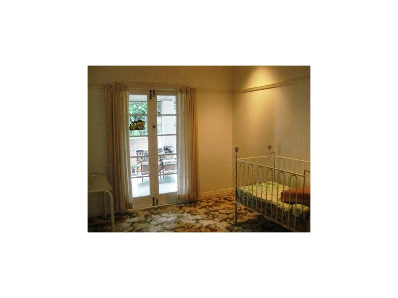 1 McCaul Street, Taringa QLD 4068