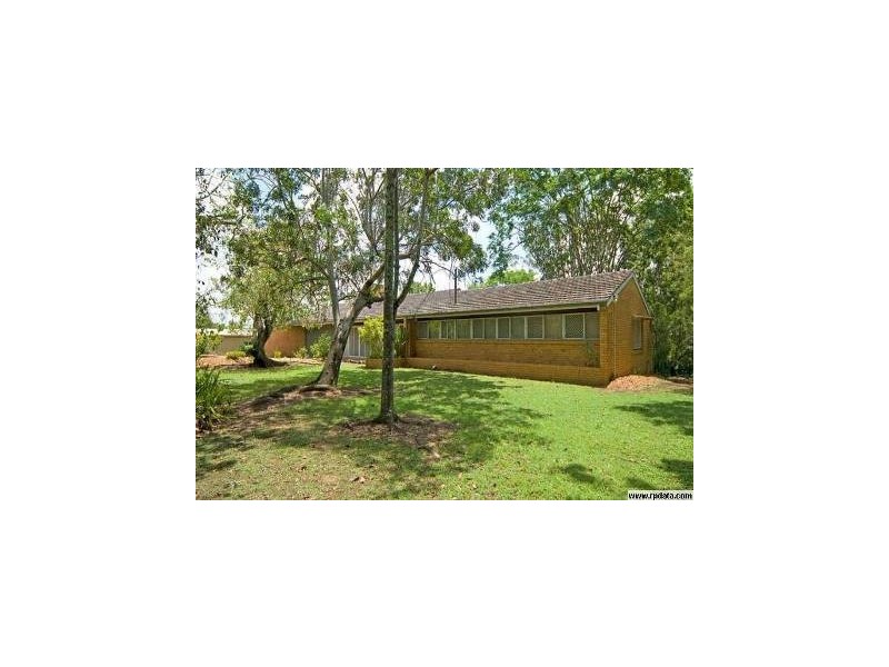 17 Stanley Street, North Booval QLD 4304