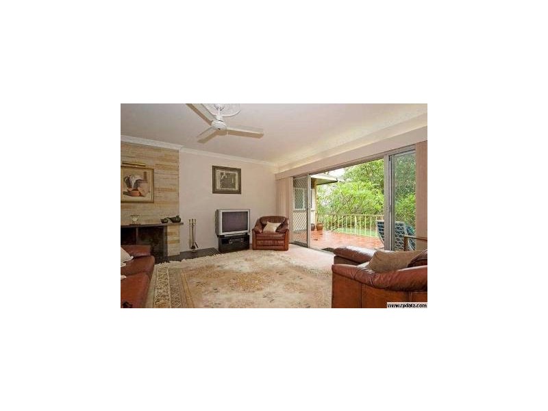 17 Stanley Street, North Booval QLD 4304