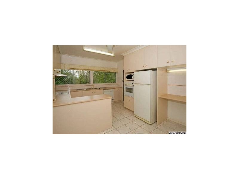 17 Stanley Street, North Booval QLD 4304