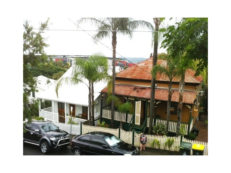 17 AVON STREET, Paddington QLD 4064