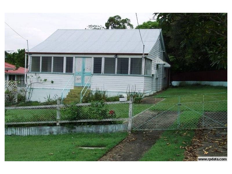 9 CLARKE STREET, Bardon QLD 4065