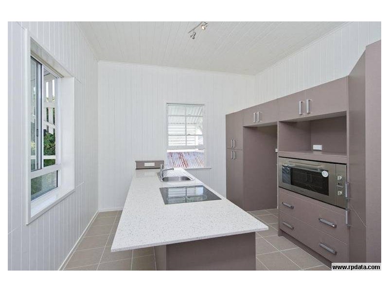 4 Bridge Street, Red Hill QLD 4059