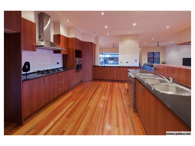 10 CRANMORE STREET, Red Hill QLD 4059