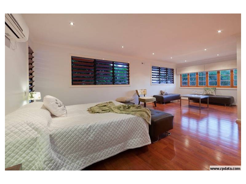 10 CRANMORE STREET, Red Hill QLD 4059