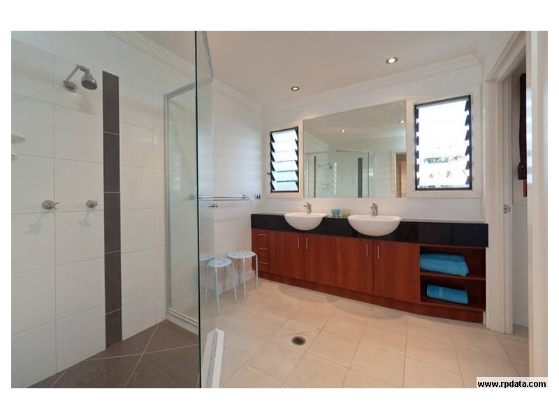 10 CRANMORE STREET, Red Hill QLD 4059