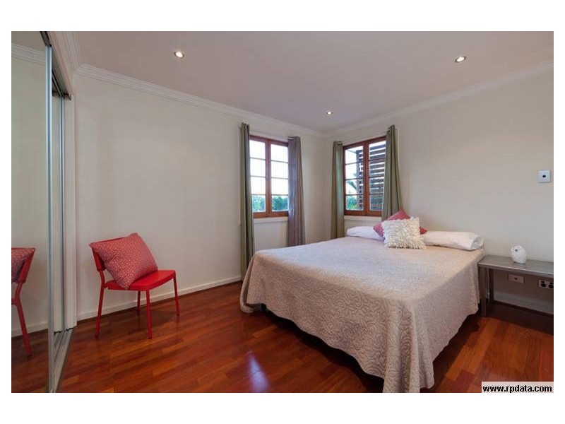 10 CRANMORE STREET, Red Hill QLD 4059