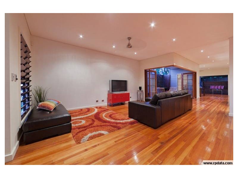 10 CRANMORE STREET, Red Hill QLD 4059